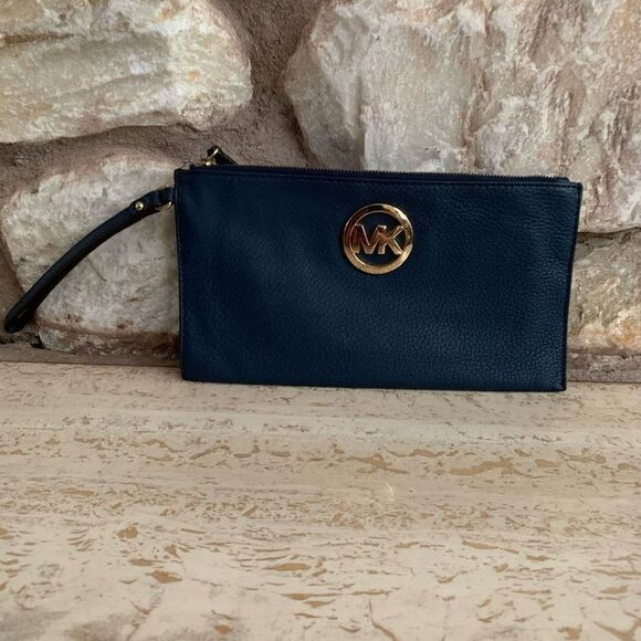 Michael Kors wristlet - Picture 1 of 10